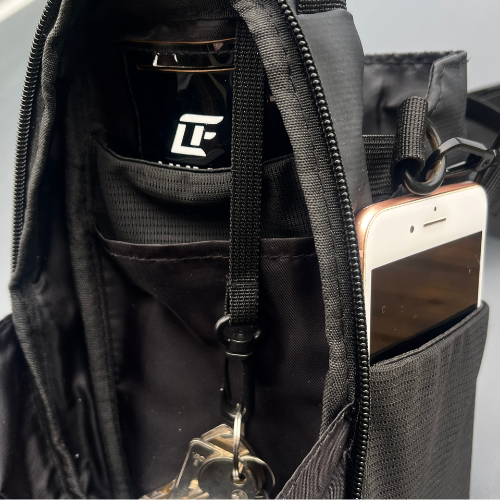 intérieur du sac de sport magnétique LIUMFIT avec compartiments et poche téléphone