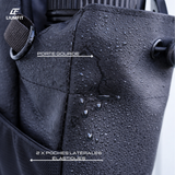 Vue rapprochée du sac de sport magnétique LIUMFIT avec porte-gourde et poches latérales élastiques.